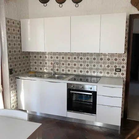 Lidia Villa Dormelletto